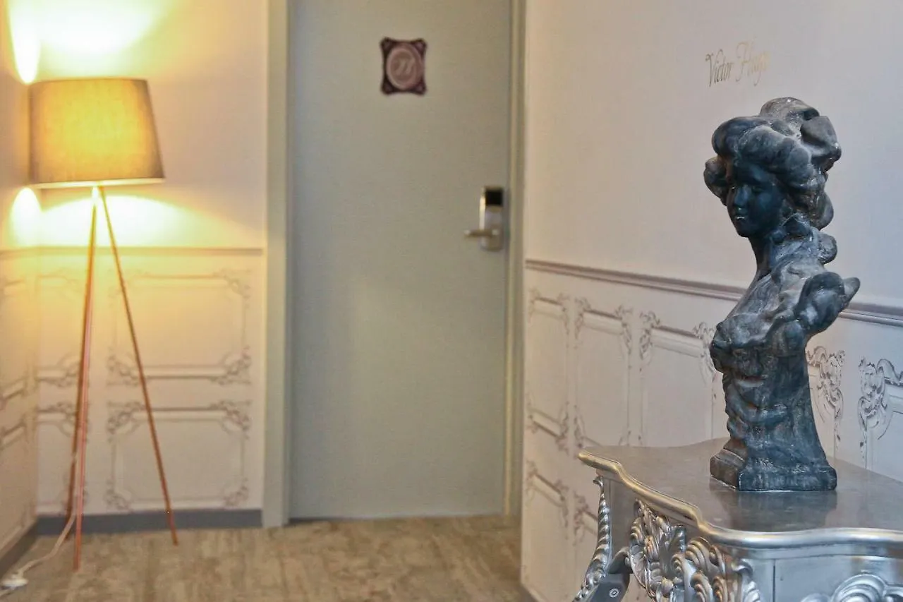 Hotel La Villa Nice Victor Hugo 3*,