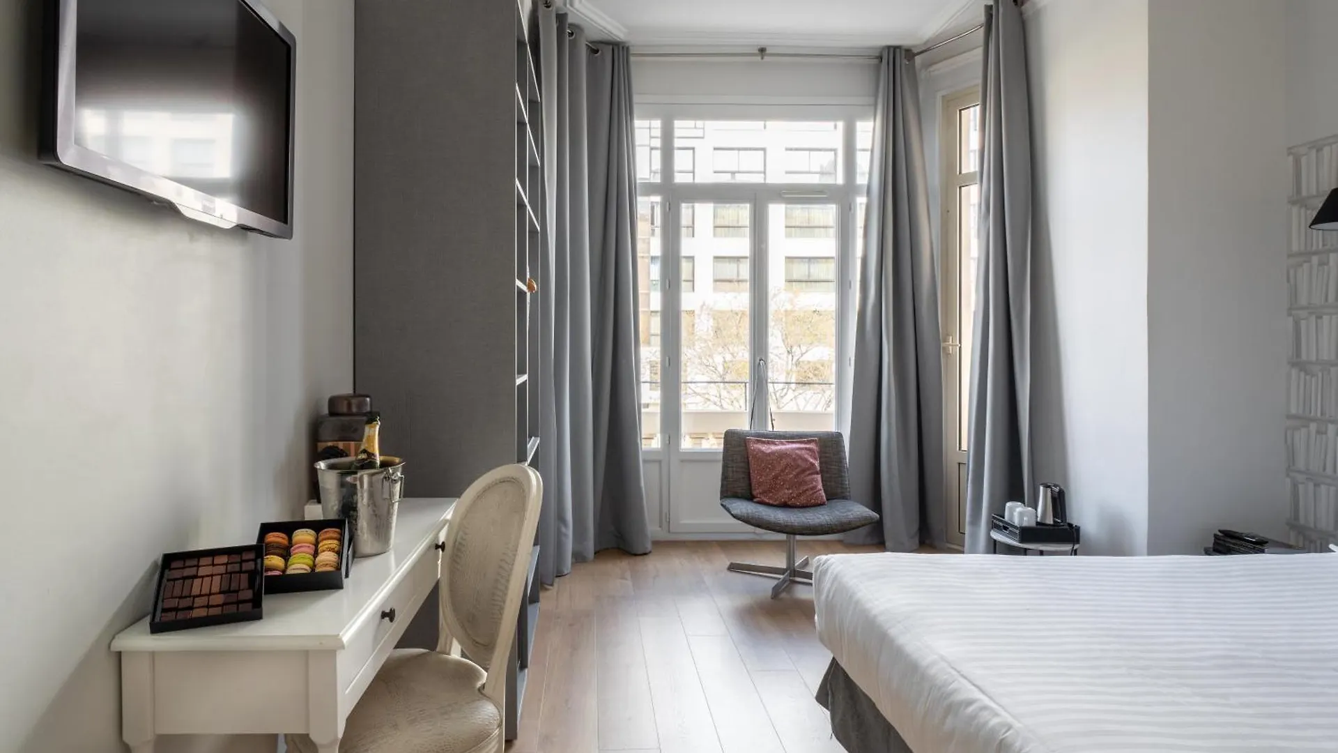 Hotel La Villa Nice Victor Hugo 3*,