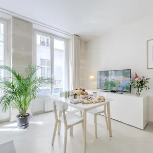  Apartment Jardin Saint Honore France